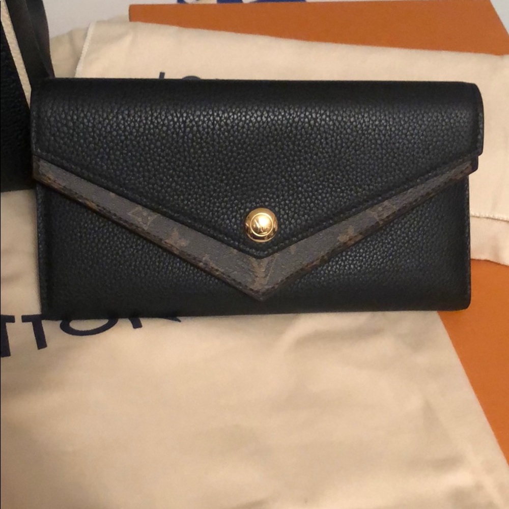 🖤✨LV Double V Black Satchel Wallet✨🖤 - Picture 1 of 12